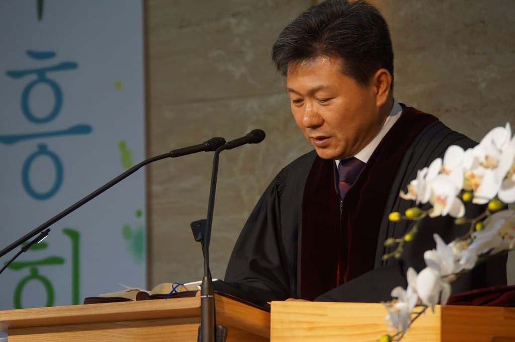 담임목사 신점일